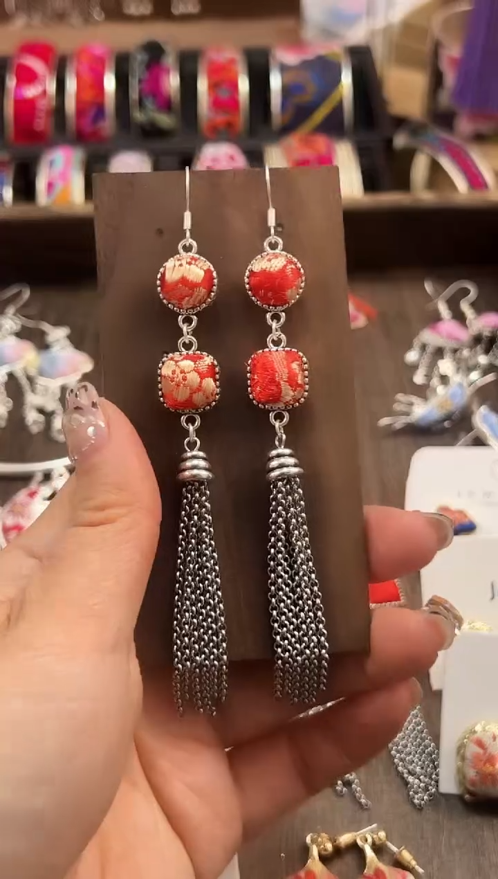 【闪购商品】织绣民族风老绣饰品297