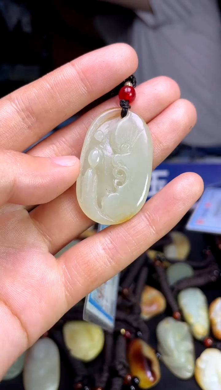 和田玉未镶嵌颈饰1