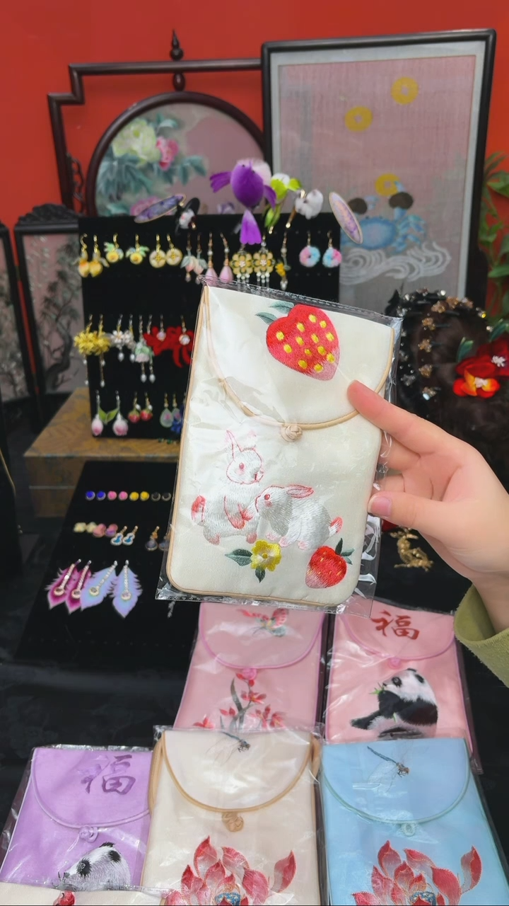 刺绣非遗手工绒花饰品