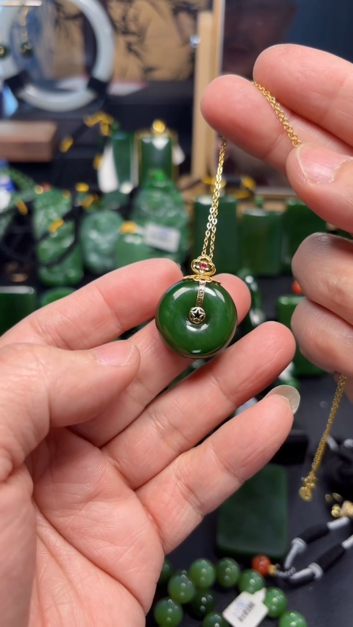 【闪购商品】和田玉（碧玉）吊坠(赠链)18K金镶嵌1