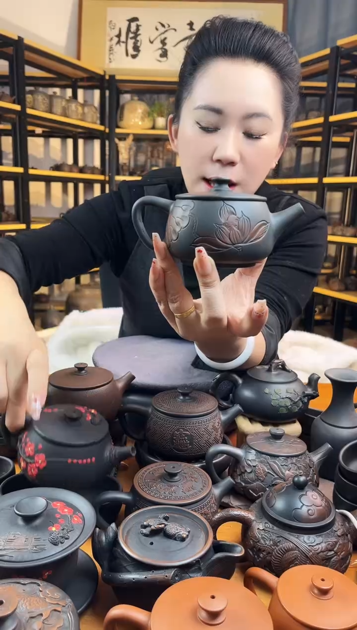 【闪购商品】壶瑕疵无礼盒 球孔半雕大口汉瓦 荷花 