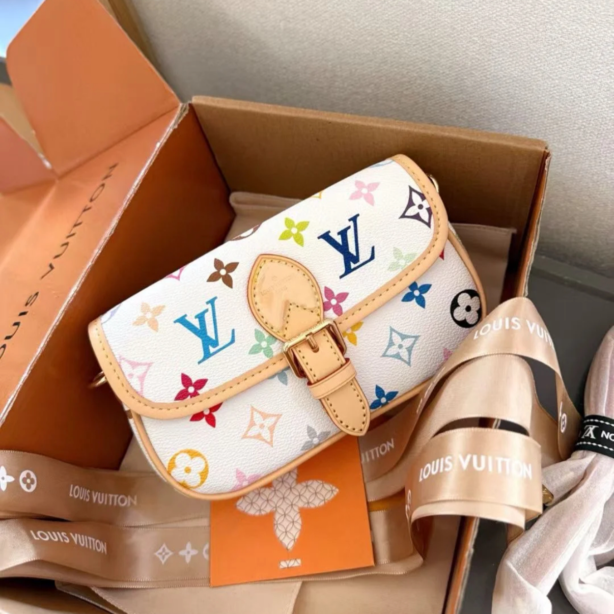 全新未使用 LouisVuitton/路易威登 小花6珊法棍包村上隆19白三彩