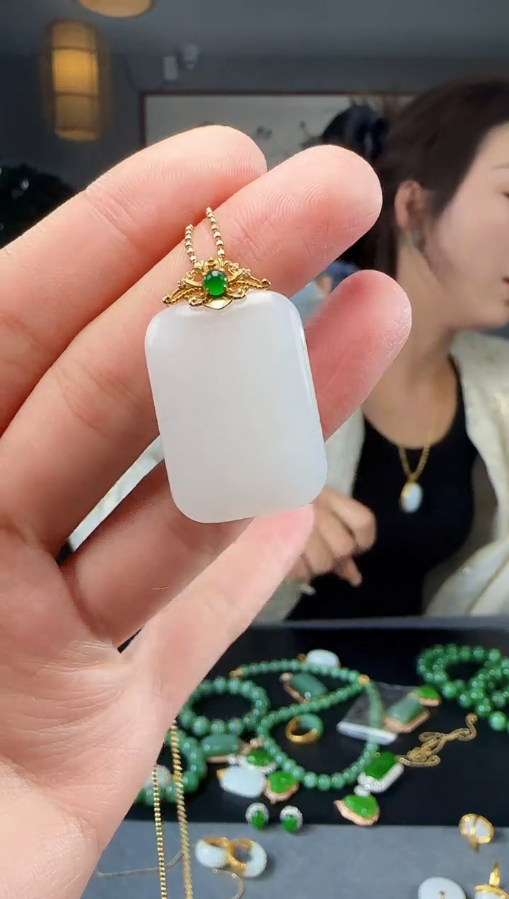 【闪购商品】和田玉吊坠(不含链)18K金镶嵌1