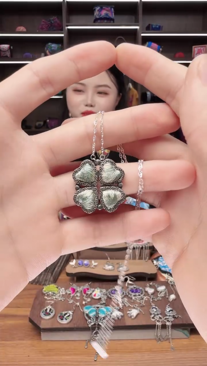 织绣134蒙阿苏苗绣传承店