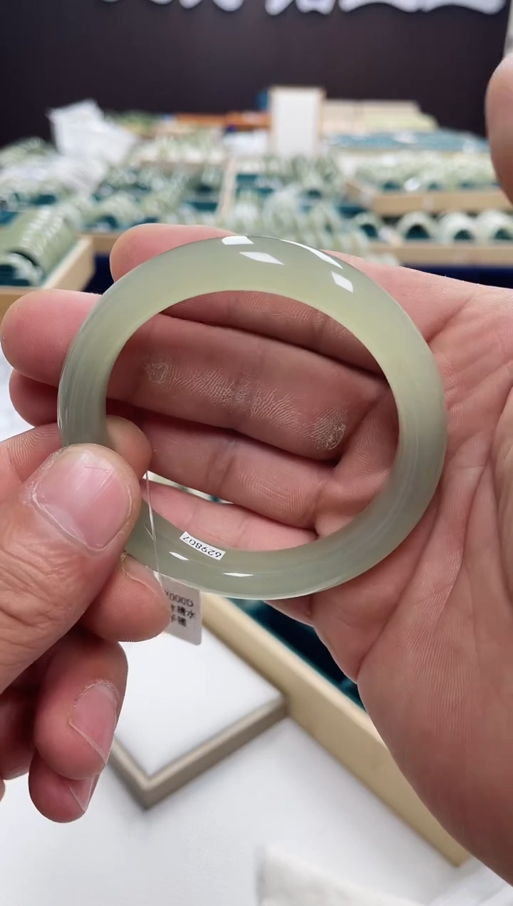 和田玉手镯未镶嵌和田玉手镯