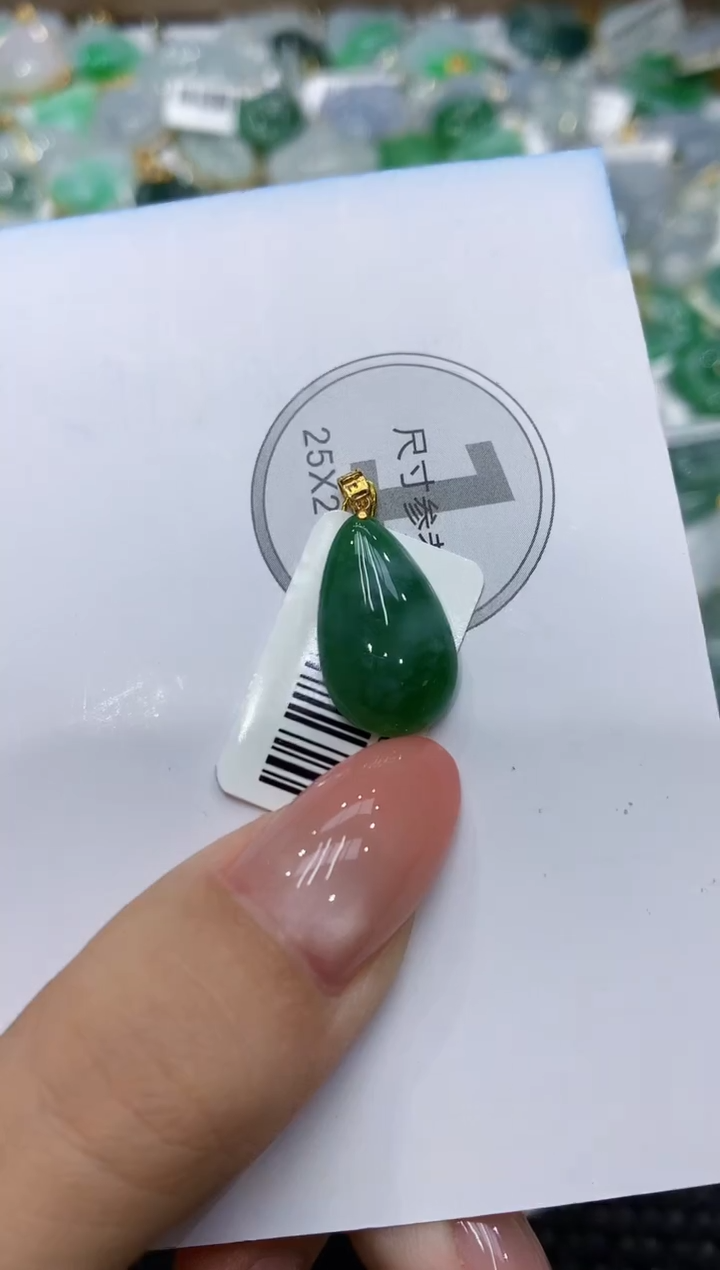 颈饰18K金镶嵌翡翠111111111111