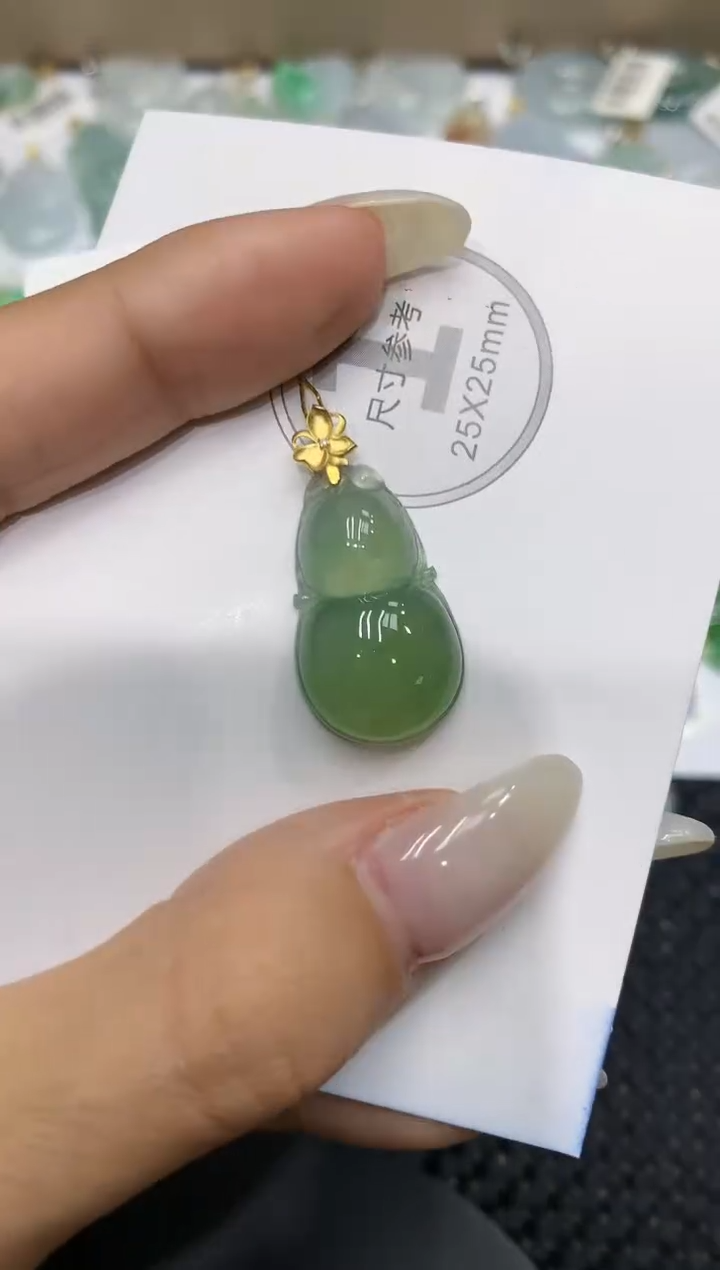 颈饰18K金镶嵌翡翠111111111111