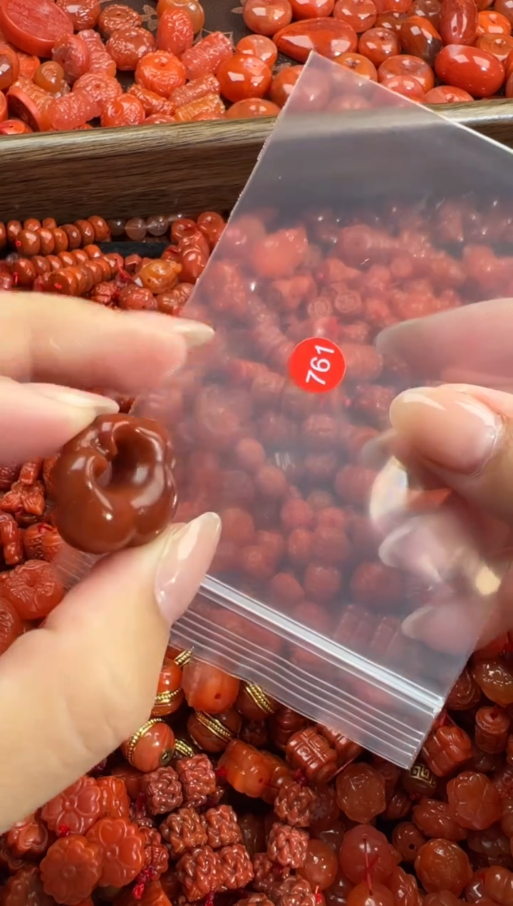 南红玛瑙未镶嵌颈饰11