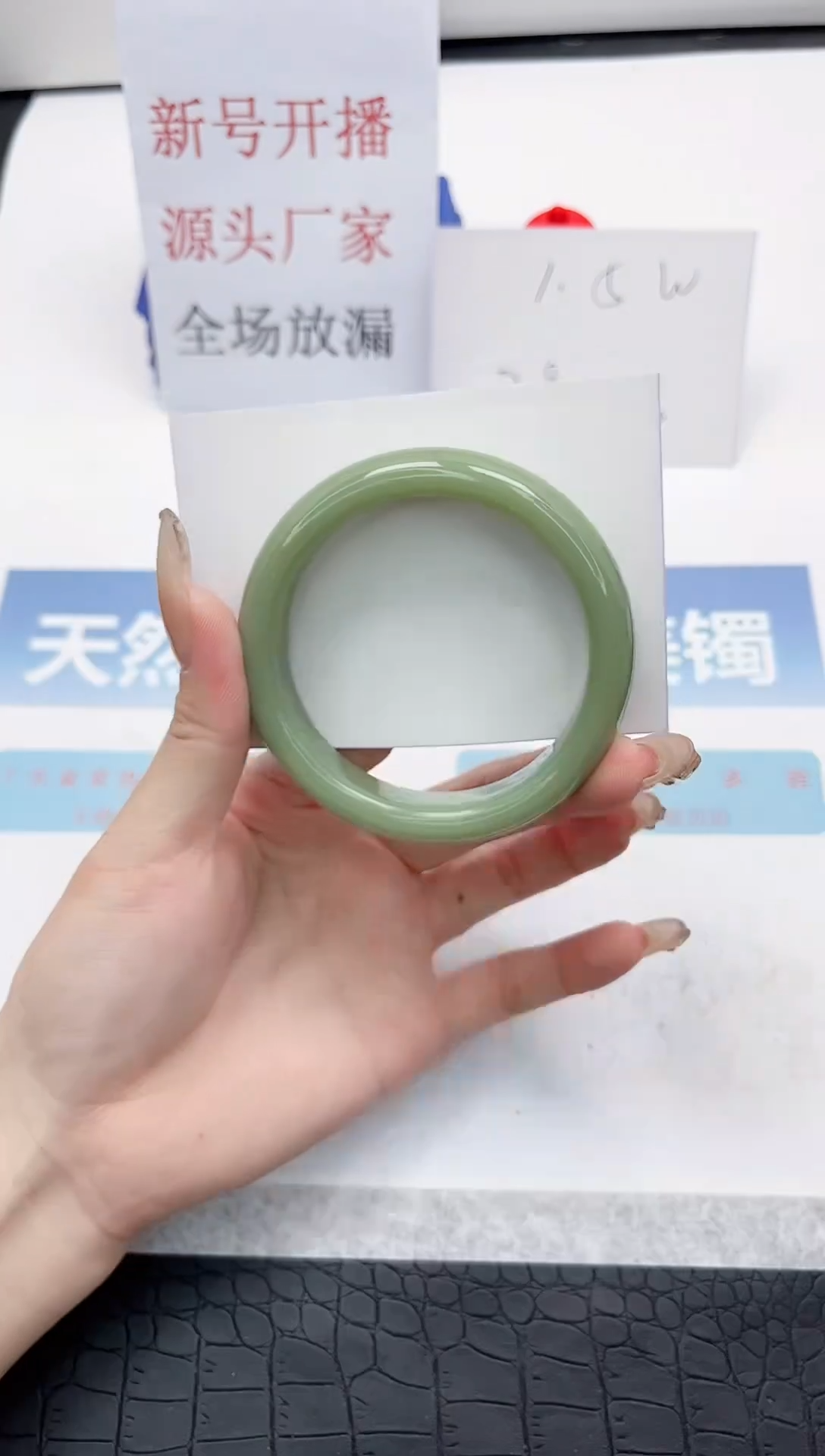 【闪购商品】石英质玉手镯未镶嵌Q159-56.5