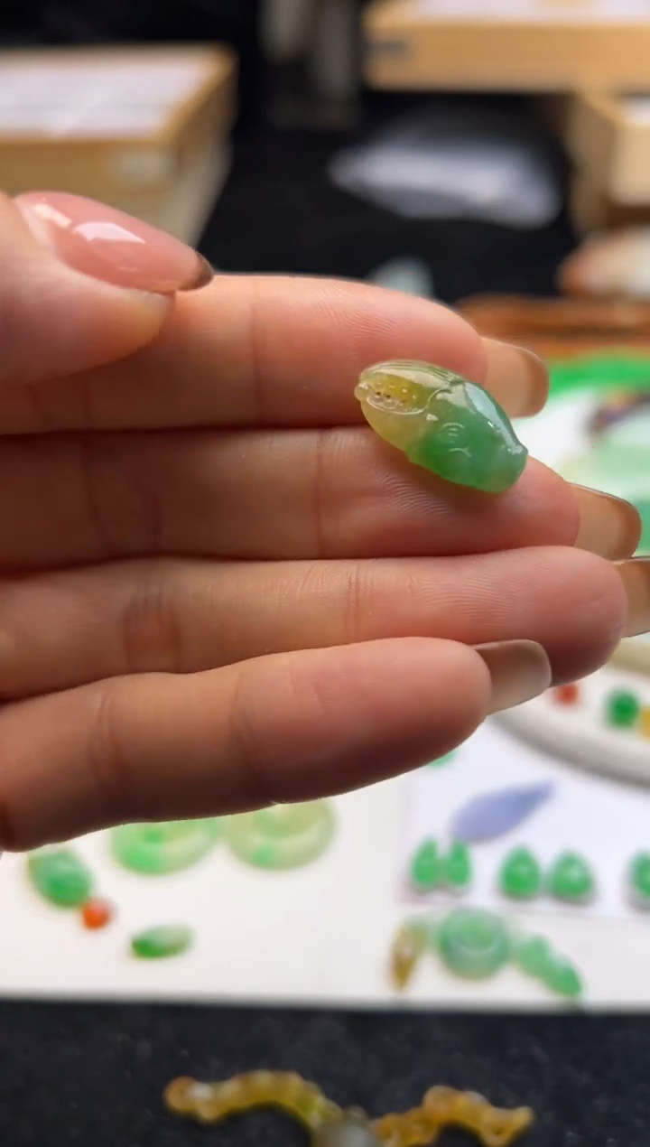 未镶嵌定制翡翠黄加绿蟹钳1300+130-sm145