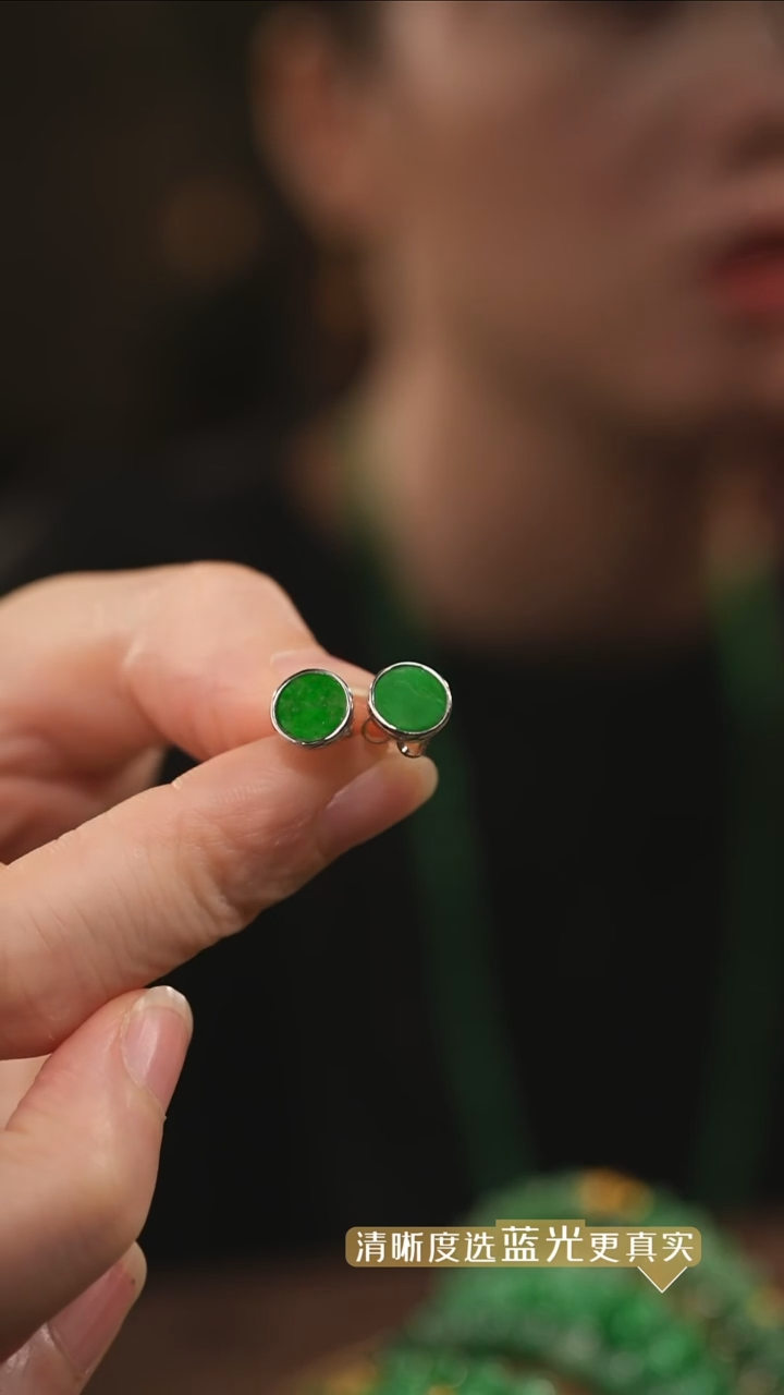 翡翠银S925镶嵌耳钉辣绿翡翠圆牌耳钉 多样性发其一