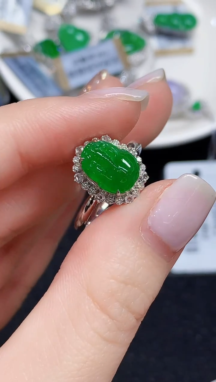 18K金镶嵌戒指翡翠K