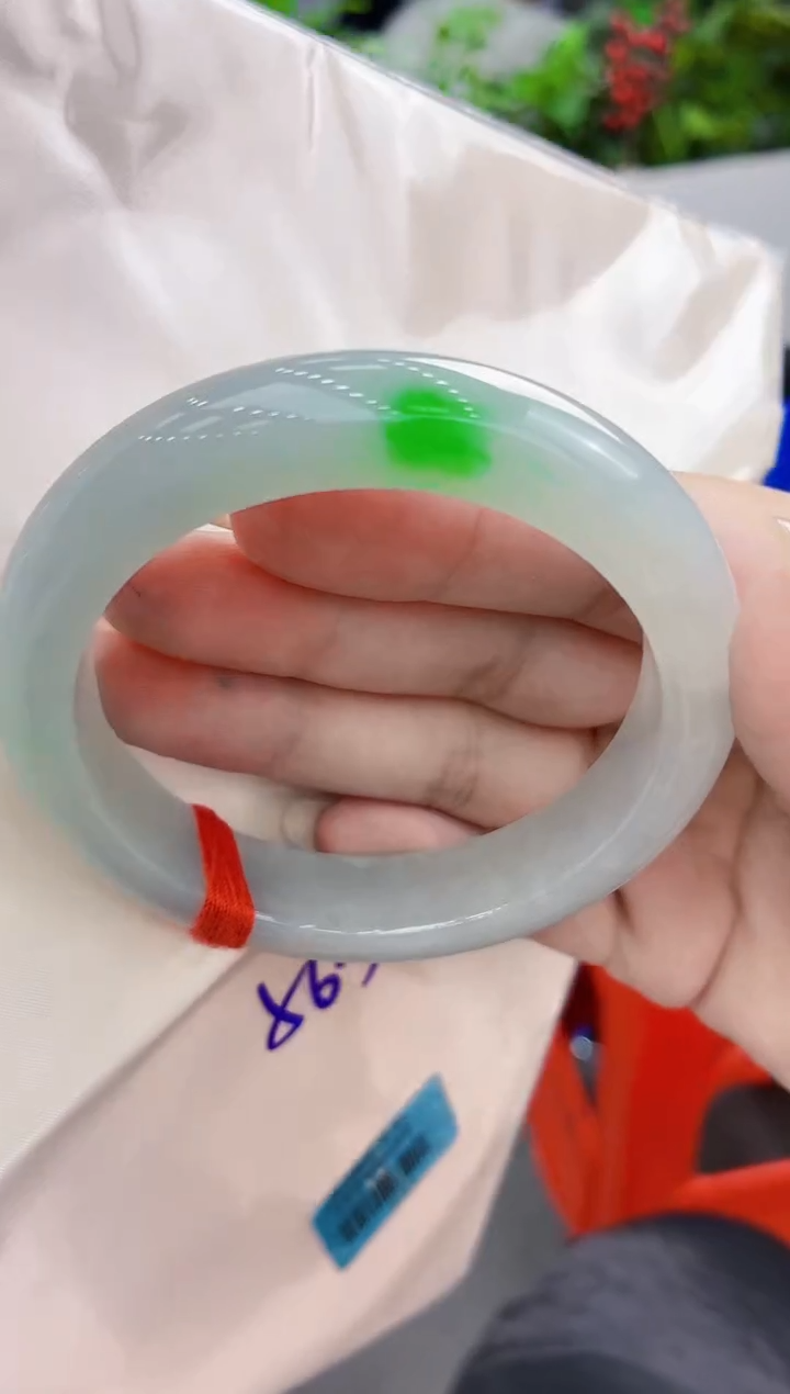 翡翠手镯未镶嵌翡翠手镯