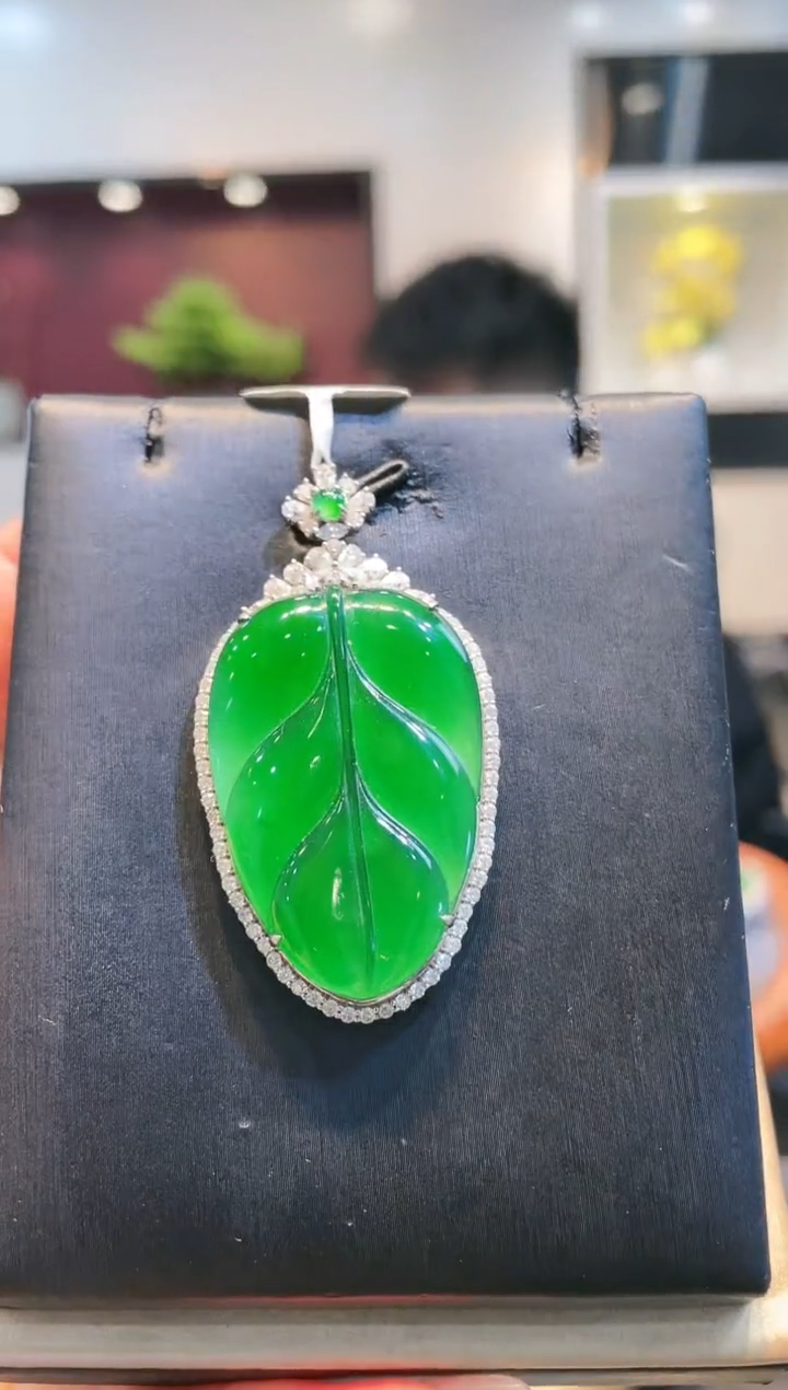 【闪购商品】翡翠颈饰18K金镶嵌A65天然A货翡翠吊坠