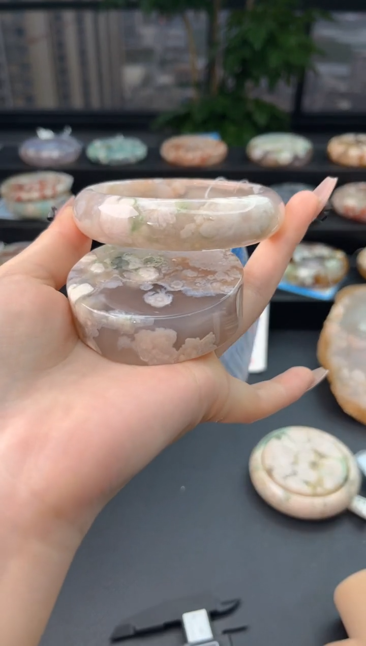 【闪购商品】石英质玉手镯未镶嵌赠送镯心（圈口60