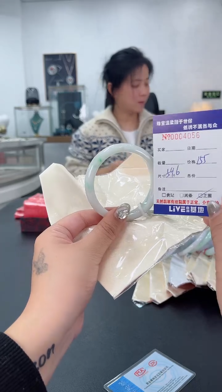 【闪购商品】翡翠手镯未镶嵌天然翡翠A货