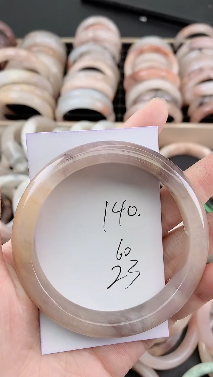 未镶嵌手镯石英质玉140