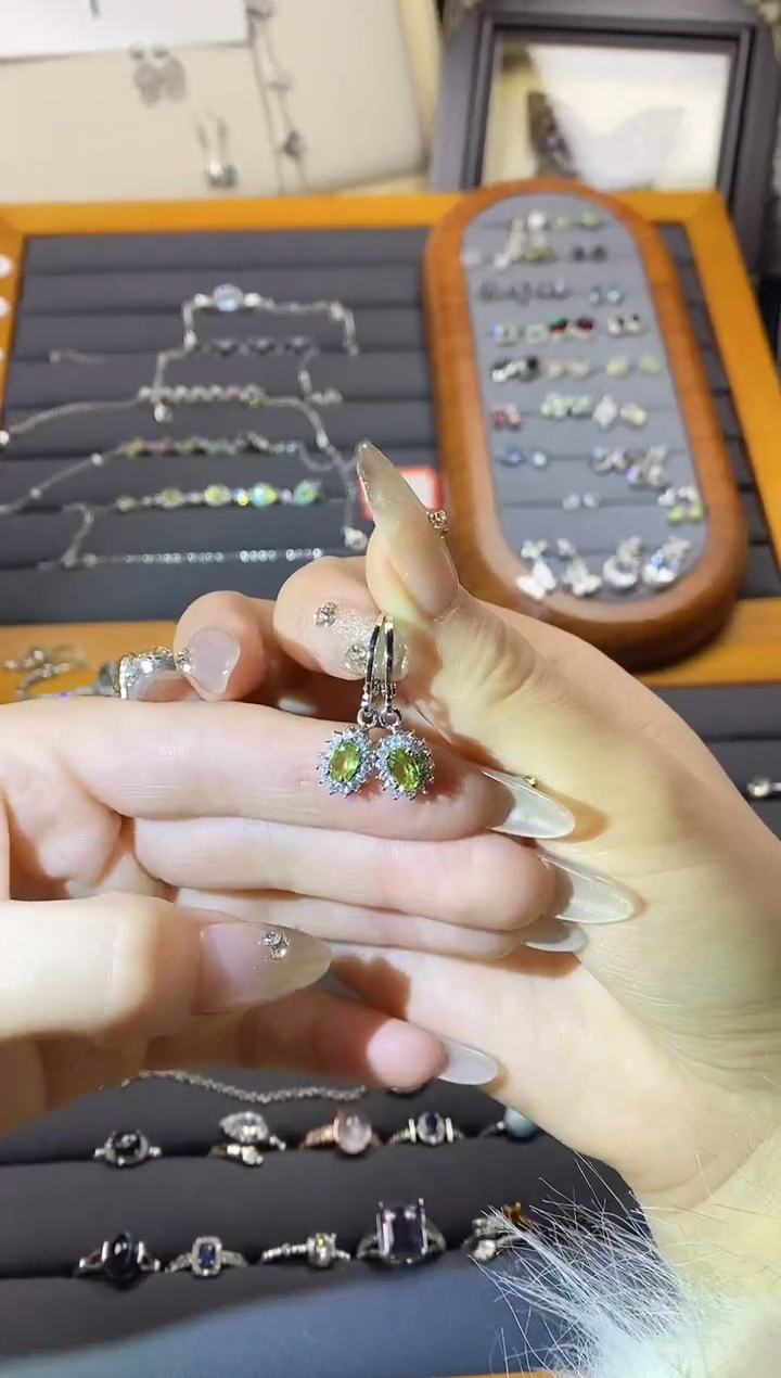 【闪购商品】水晶手链银S925镶嵌A166   