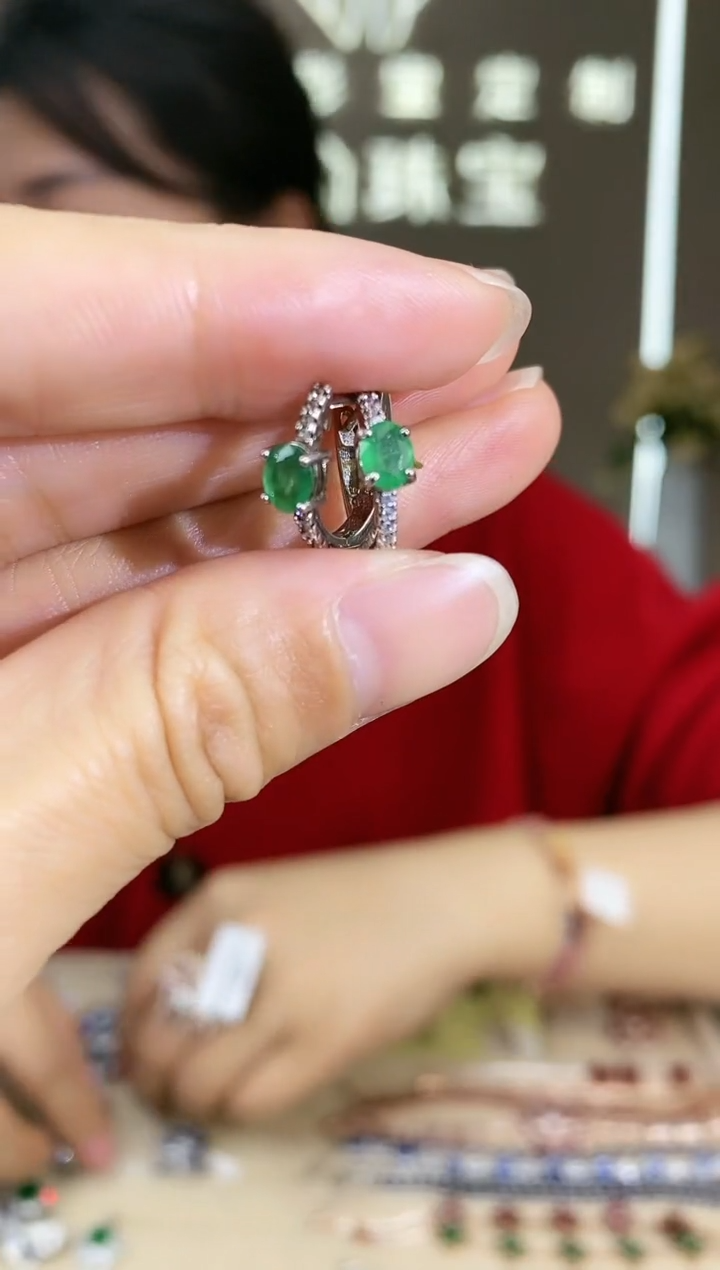 【闪购商品】祖母绿耳饰银S925镶嵌耳饰