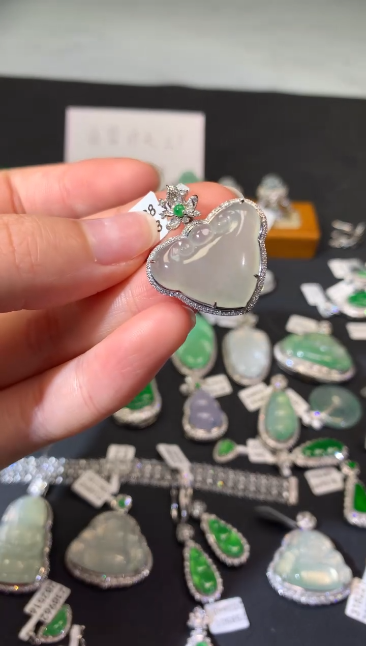 翡翠18K金镶嵌吊坠(不含链)吊坠