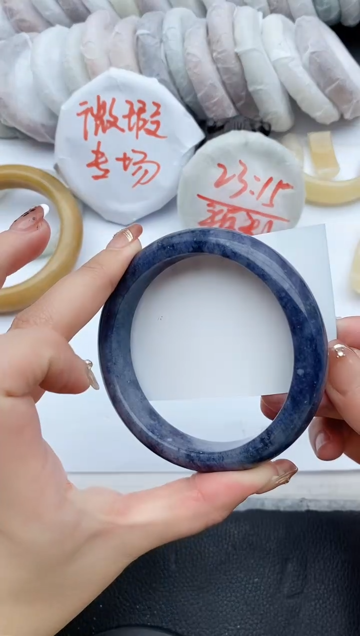 【闪购商品】石英质玉手镯未镶嵌A210+65/66