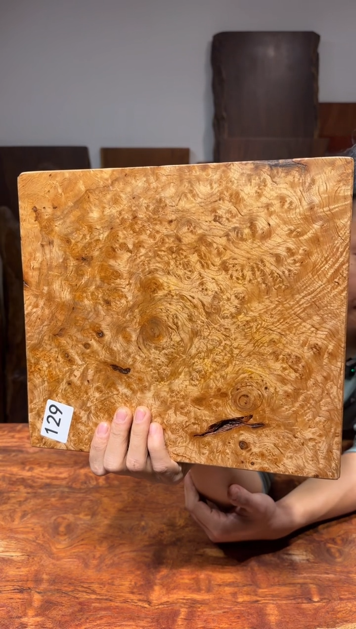 木黄金樟木尺寸31*28*3.3编号129