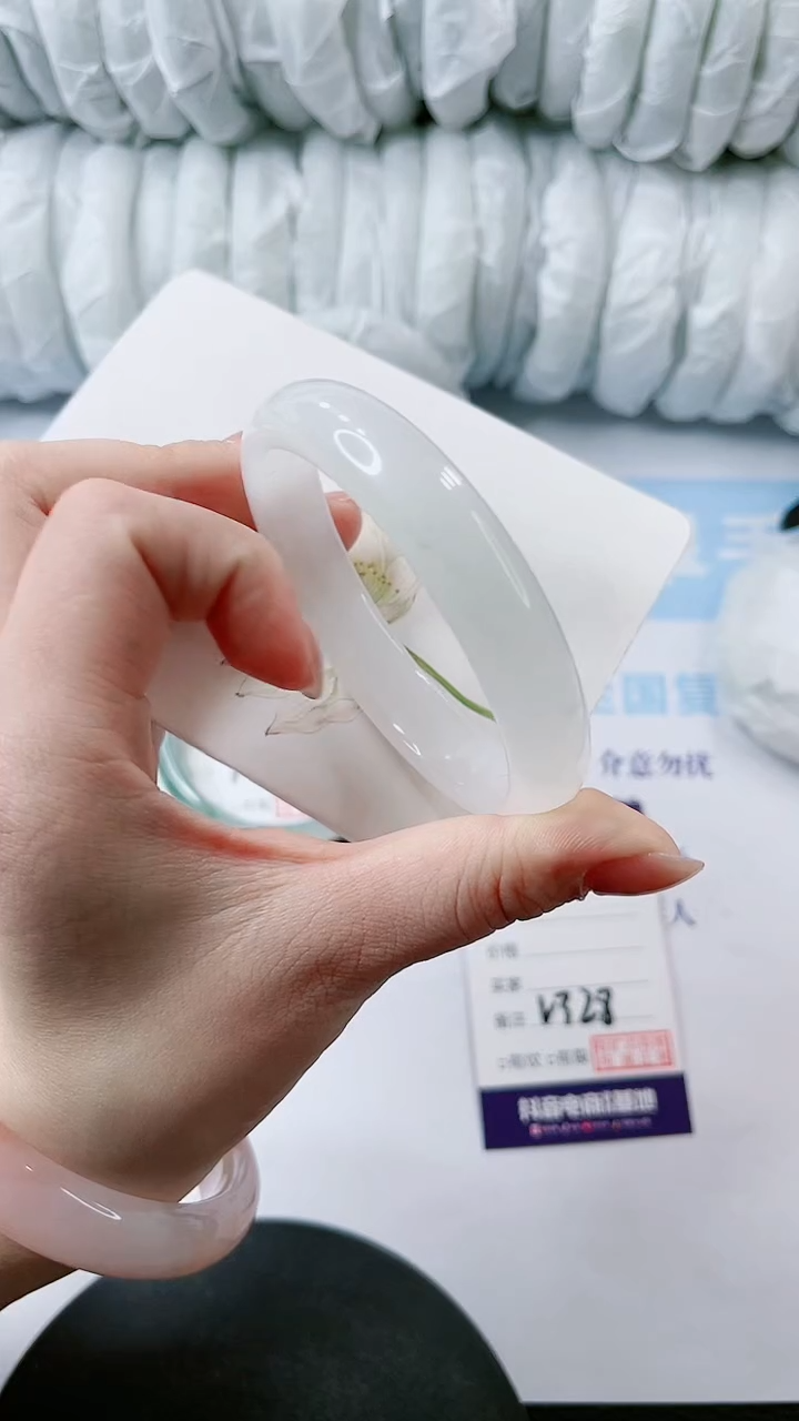 【闪购商品】石英质玉手镯未镶嵌多样性发货V328