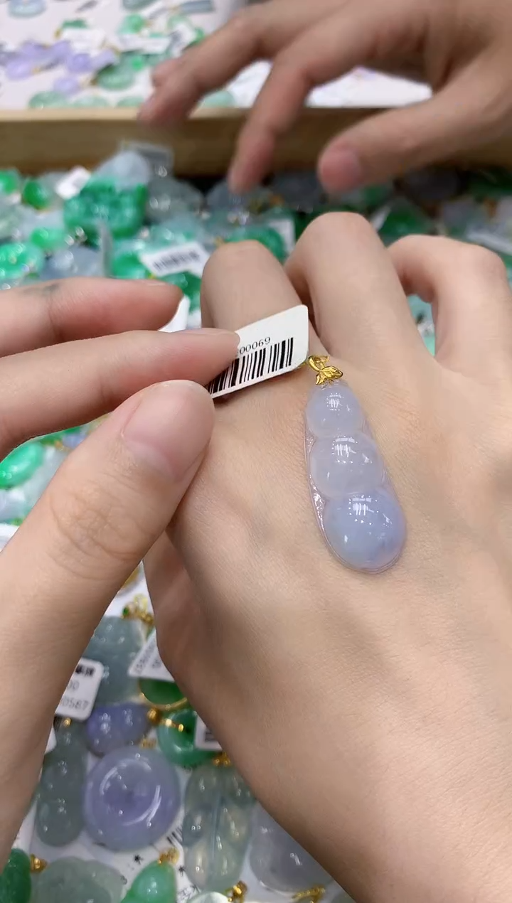 翡翠18K金镶嵌颈饰111111111