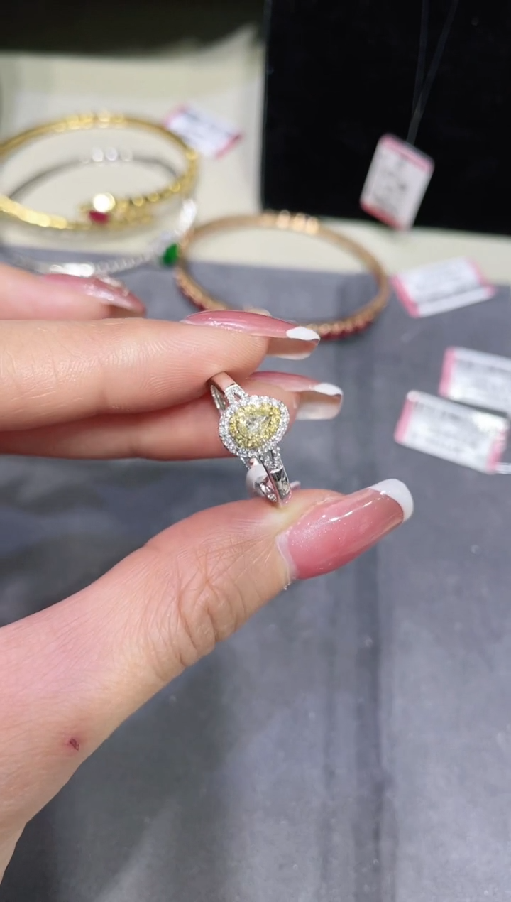 【闪购商品】钻石戒指18K金镶嵌·