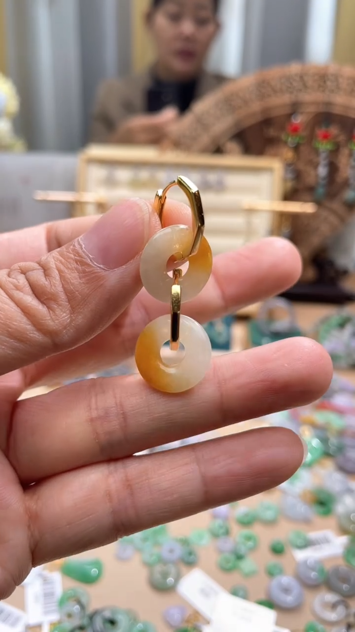 【闪购商品】翡翠颈饰未镶嵌甜甜圈一对