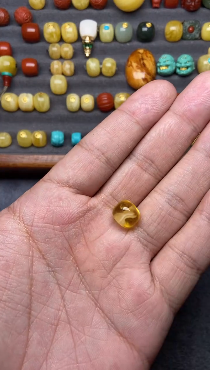 蜜蜡未镶嵌珠宝奇石  