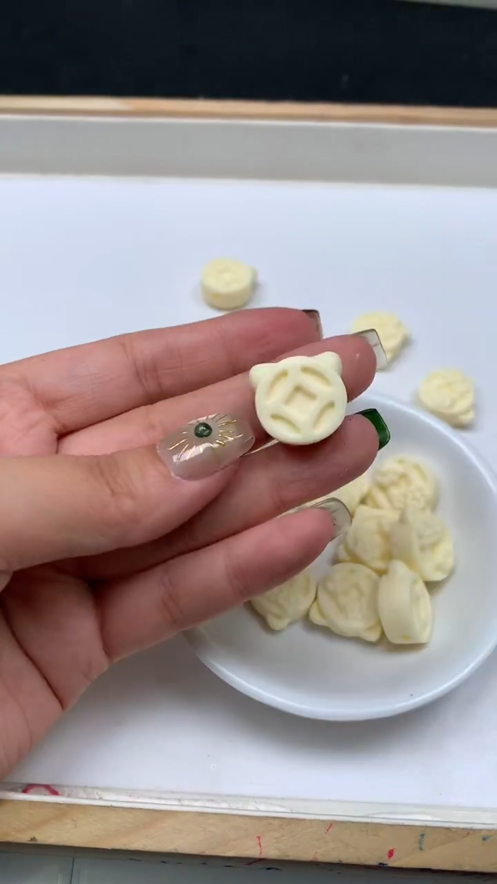 菩提散珠E871 牙 牙 果 猫头铜 钱 9*17mm 通孔 2个5.8元