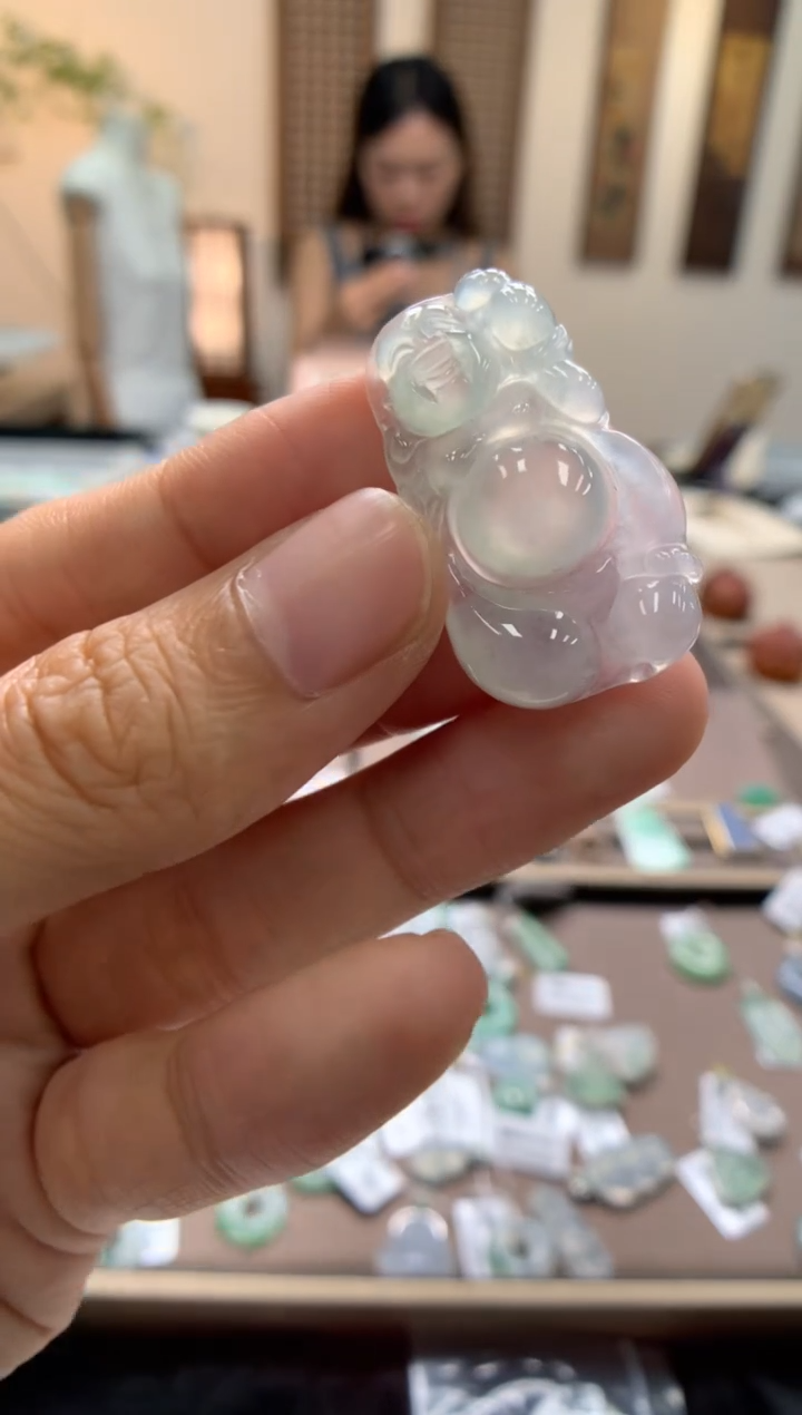 翡翠未镶嵌颈饰布袋佛