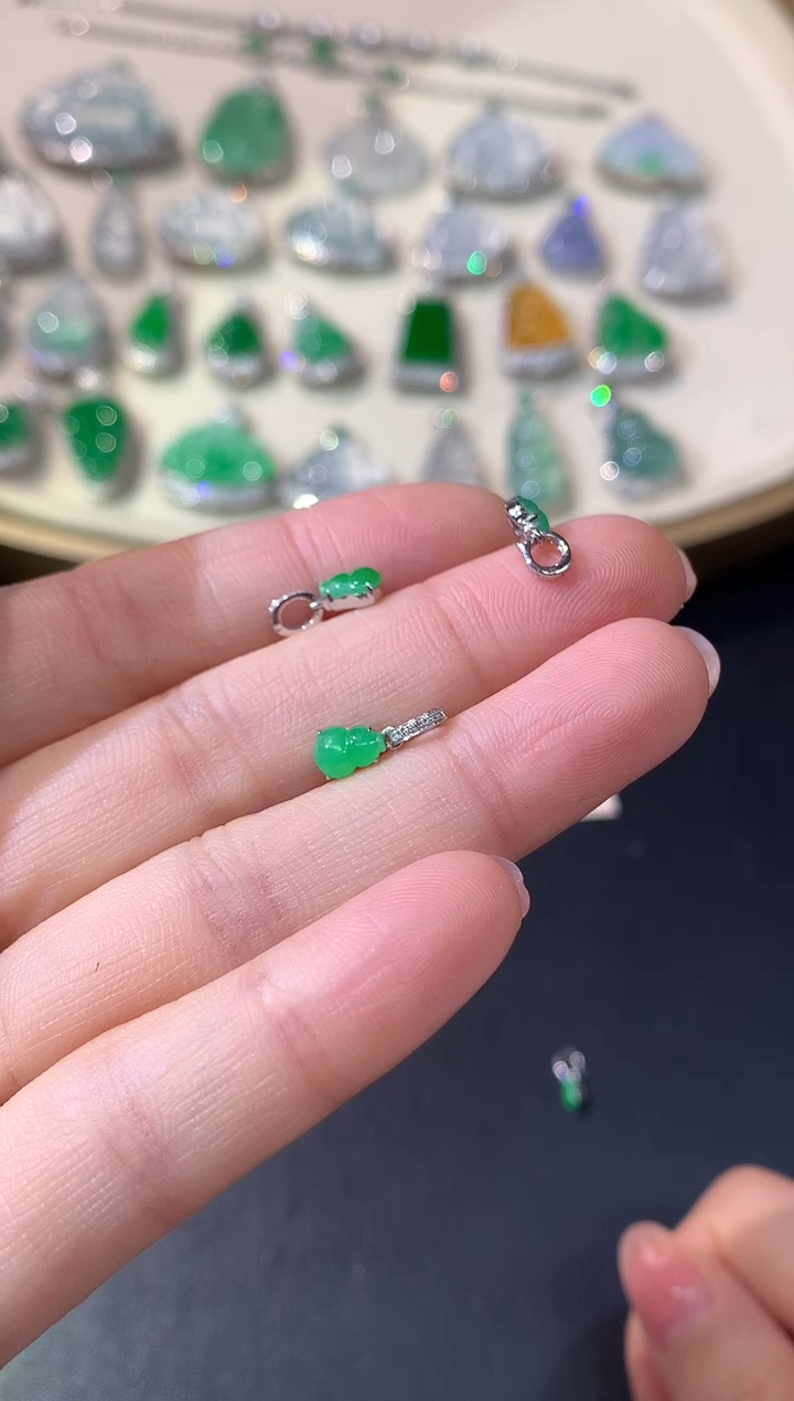 吊坠(不含链)18K金镶嵌翡翠A141|多样性发其一|780