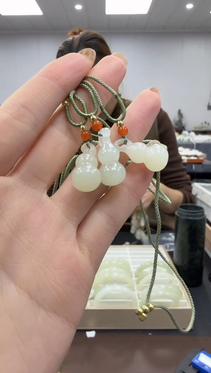 颈饰未镶嵌和田玉多样性发其一zj葫芦