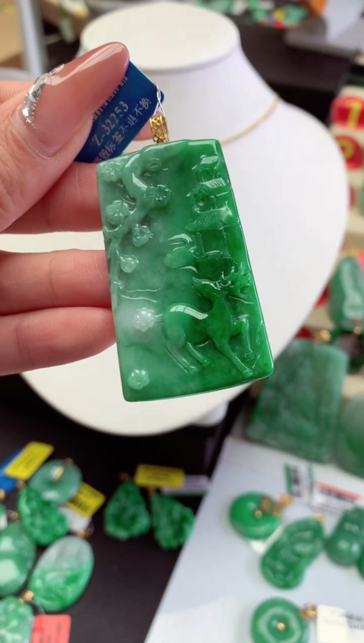 【闪购商品】翡翠吊坠(不含链)18K金镶嵌挂件