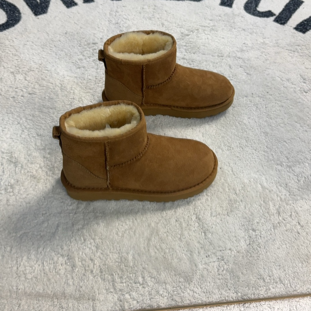 经典5854常规底2cm羊皮毛一体雪地靴