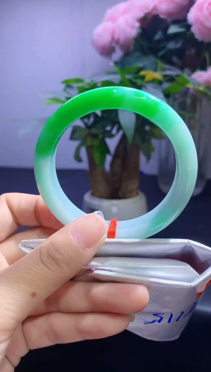 未镶嵌手镯翡翠翡翠手镯圈口53-t 115手镯定金2万卖价30万