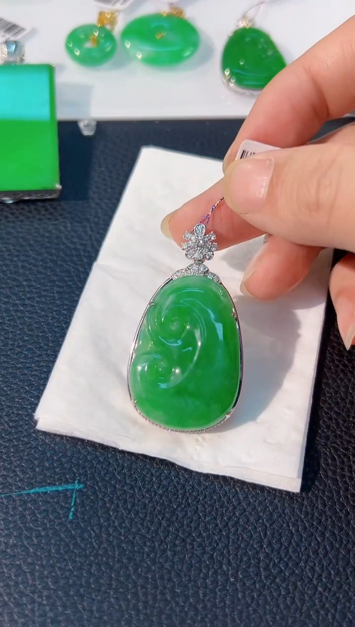 颈饰18K金镶嵌翡翠 缅料A货/支持复检/一件