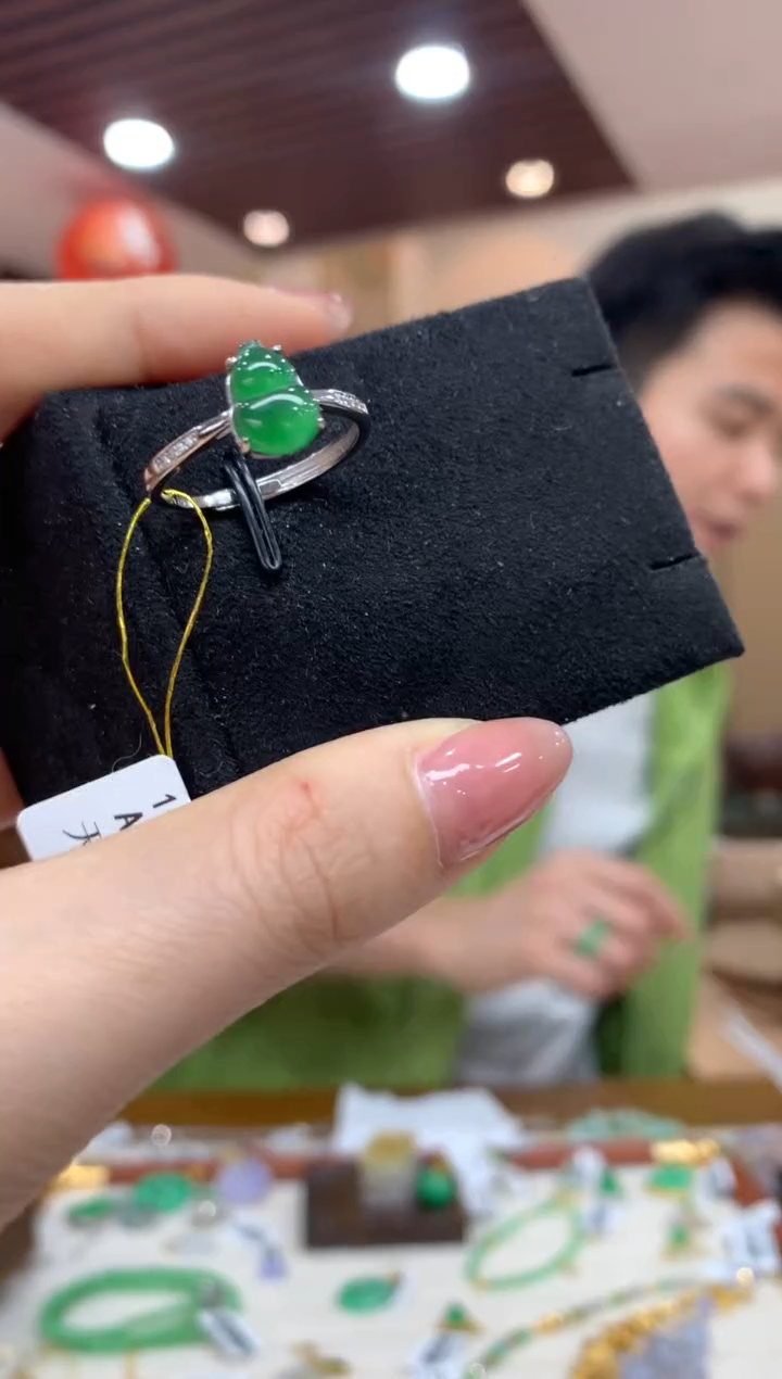 未镶嵌戒指翡翠戒指