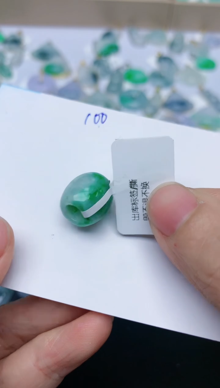 【闪购商品】翡翠颈饰未镶嵌天然翡翠A货    