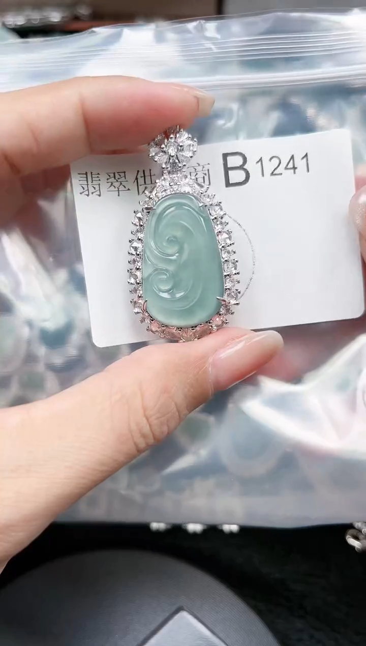 【闪购商品】翡翠颈饰未镶嵌1241赠皮绳