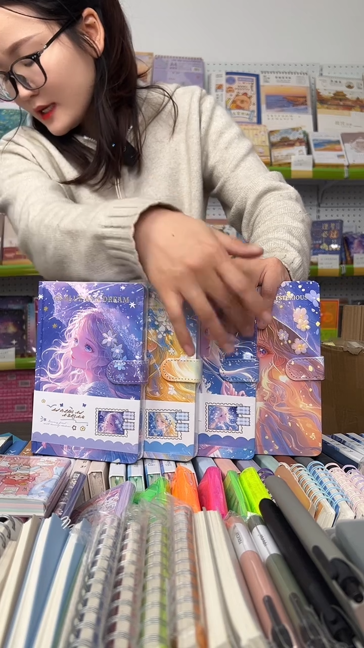 32k磁扣彩页手账112张   【半漠烟沙】4本