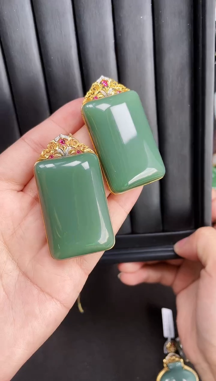 【闪购商品】和田玉吊坠18K金镶嵌多样性发一