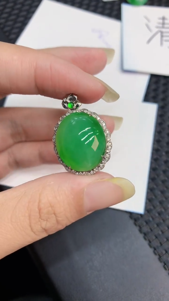 【闪购商品】翡翠颈饰18K金镶嵌            8