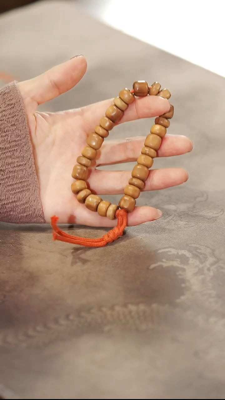 檀香木黑肉老料沉水11.5mm手持