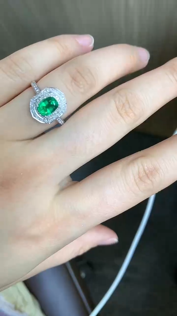 【闪购商品】祖母绿戒指18K金镶嵌祖母绿戒指0.87ct主石