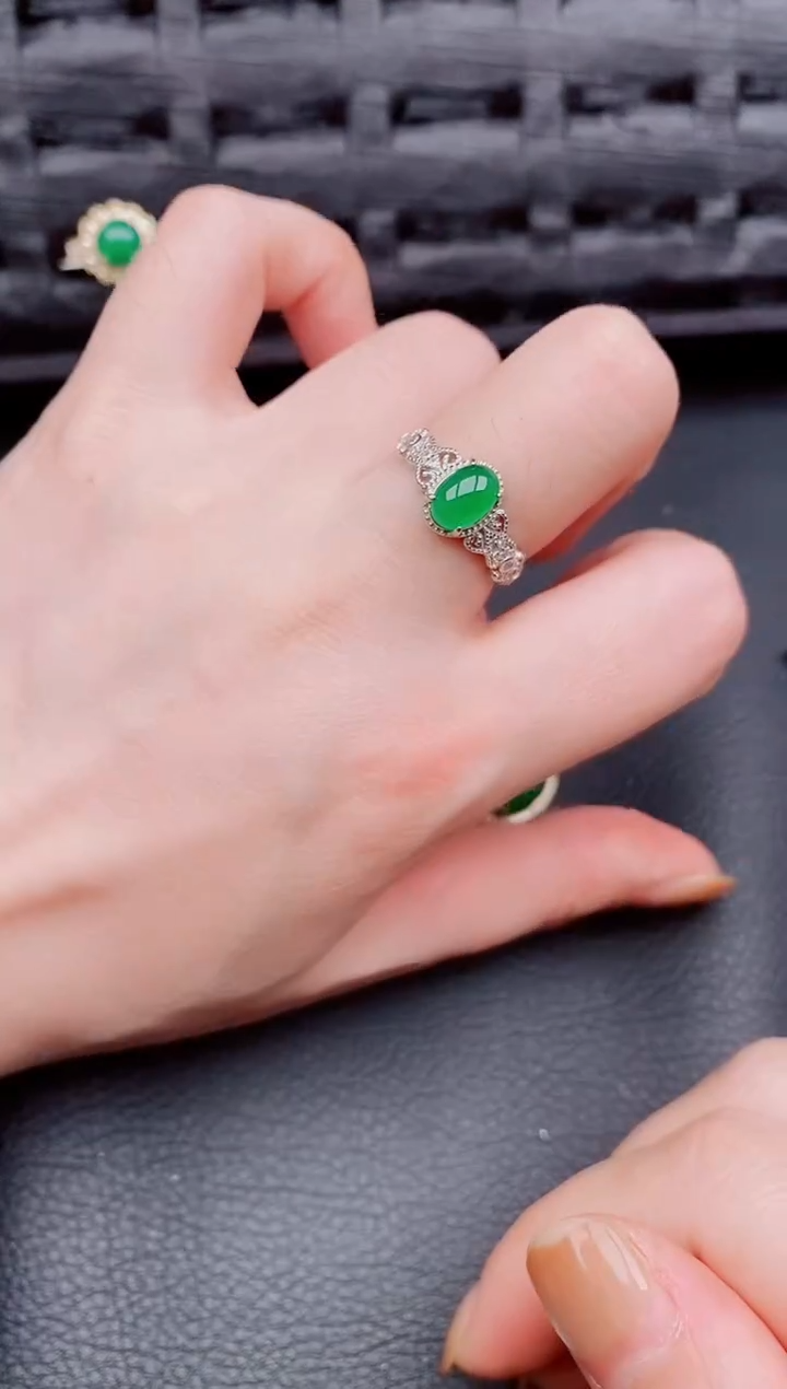 【闪购商品】翡翠戒指银S925镶嵌天然a货翡翠391