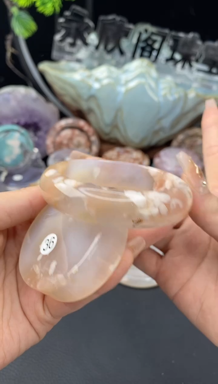 石英质玉未镶嵌手镯（圆镯）56