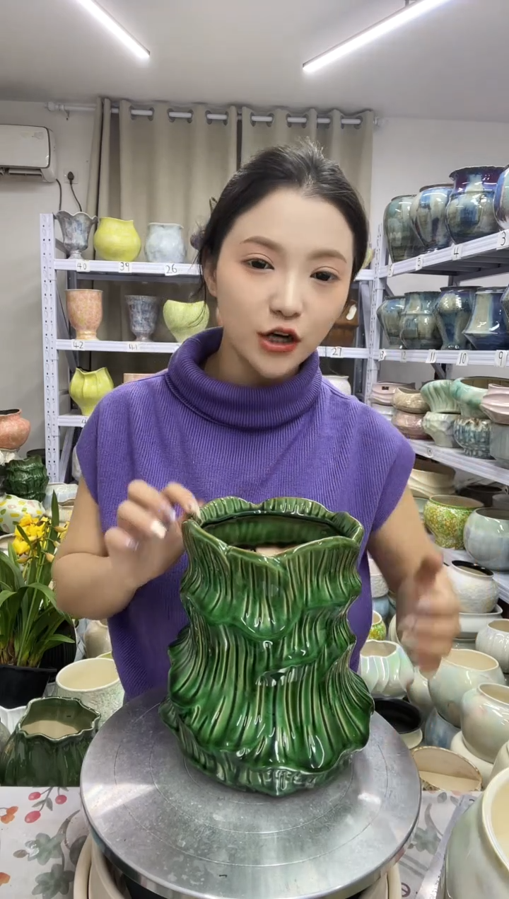 【12.4号】  花盆  高 ：   22 口：14